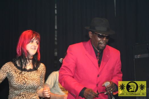 Roy Ellis (Jam) with Soulfood International 3. Dynamite Ska Festival - Werk II, Leipzig 03. Dezember 2005 (20).jpg